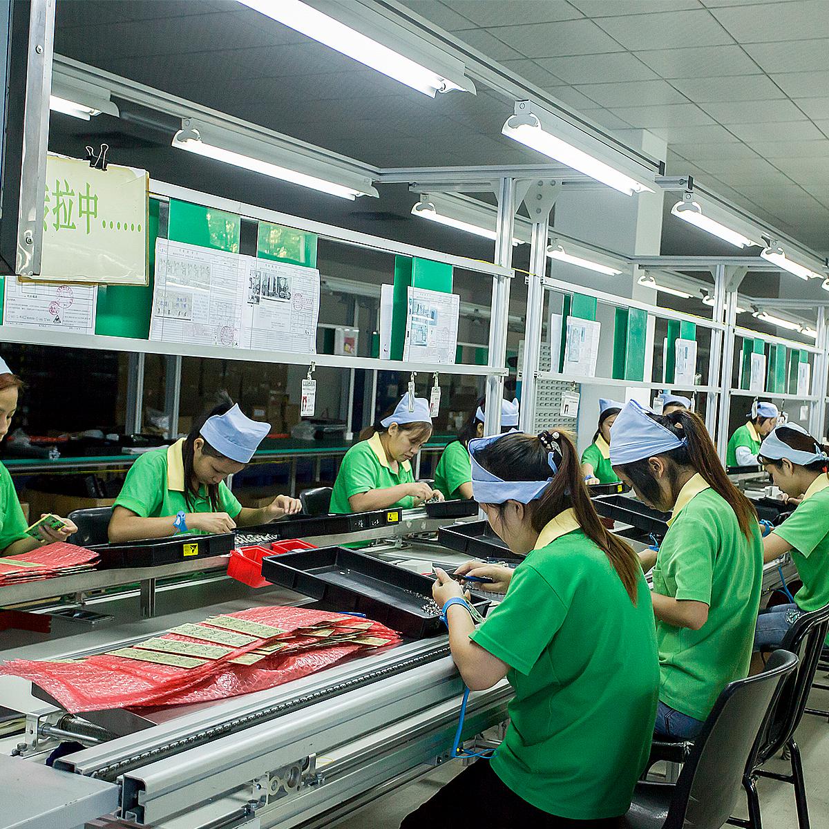 员工们的努力奋斗