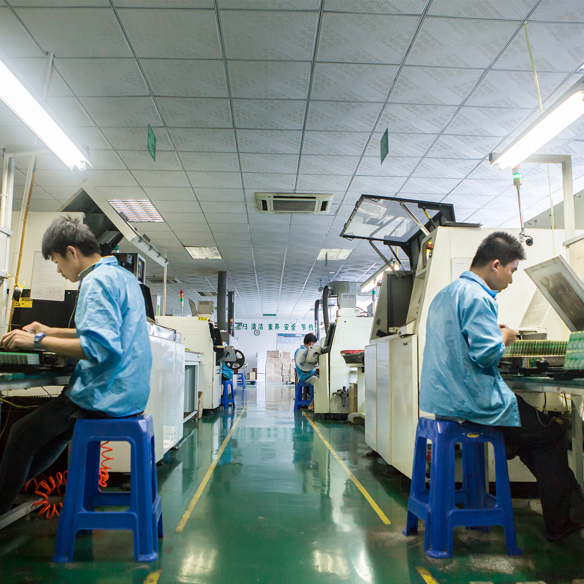 电源适配器厂家：稳压电源与开关电源之间有什么区别