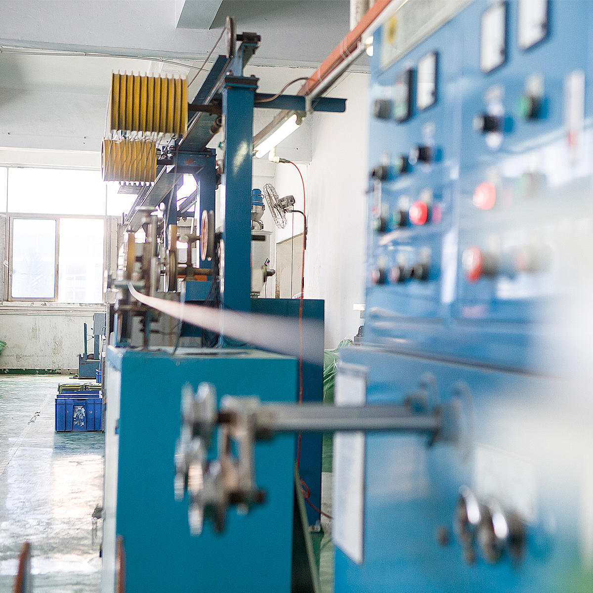 电源适配器中自恢复熔丝的应用