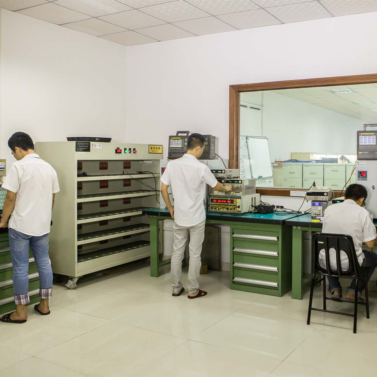 电源适配器厂家：电容器在电子线路中一般都起什么作用。