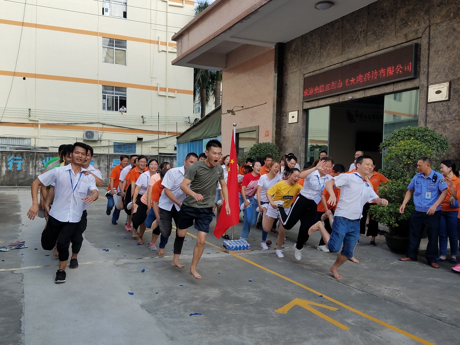 飞天鹰的小伙伴们，你们真帅！