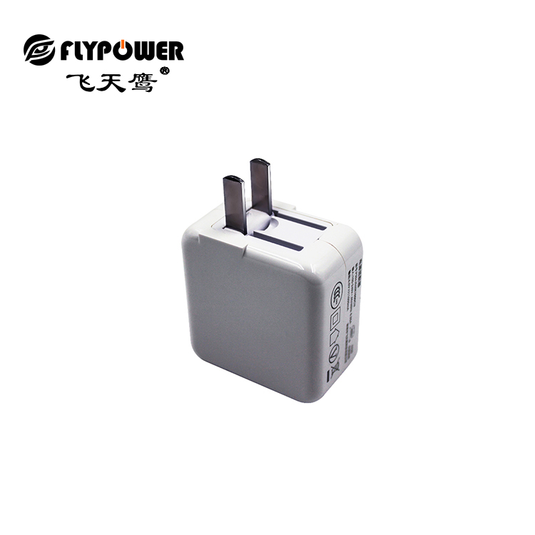 为什么使用电源适配器充电会出现触电的情况