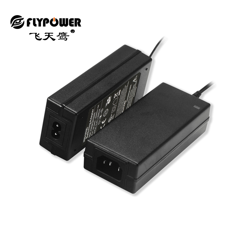 之前我买了一个山寨电源适配器