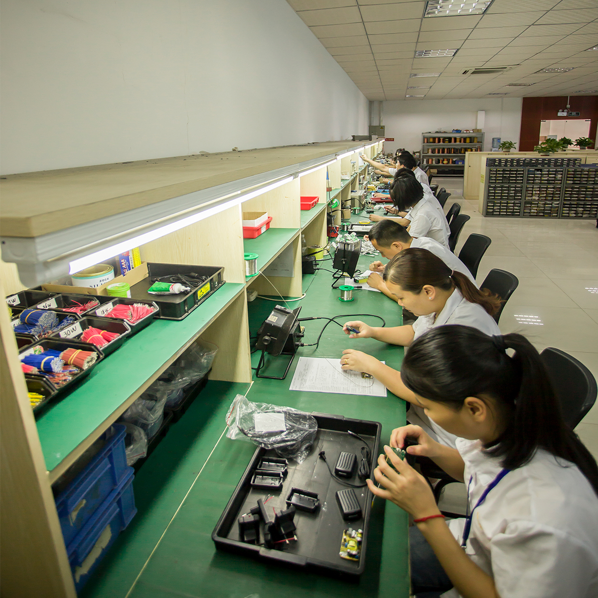 如何拆电源适配器，电源适配器拆开四大步骤