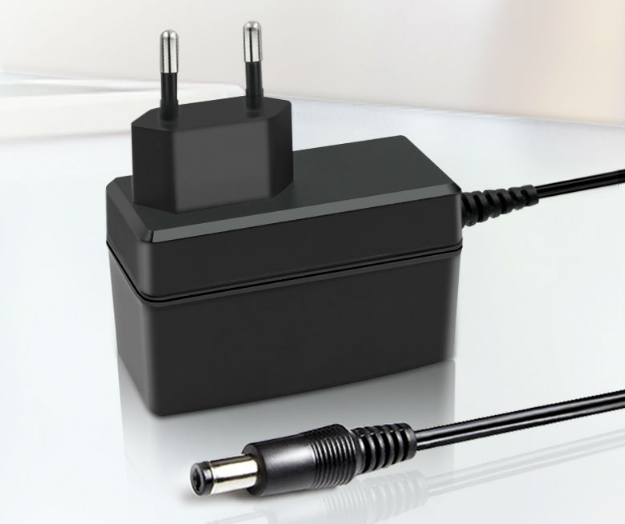 飞天鹰12V2.5A插墙式IT/AV类电源适配器有什么优势？