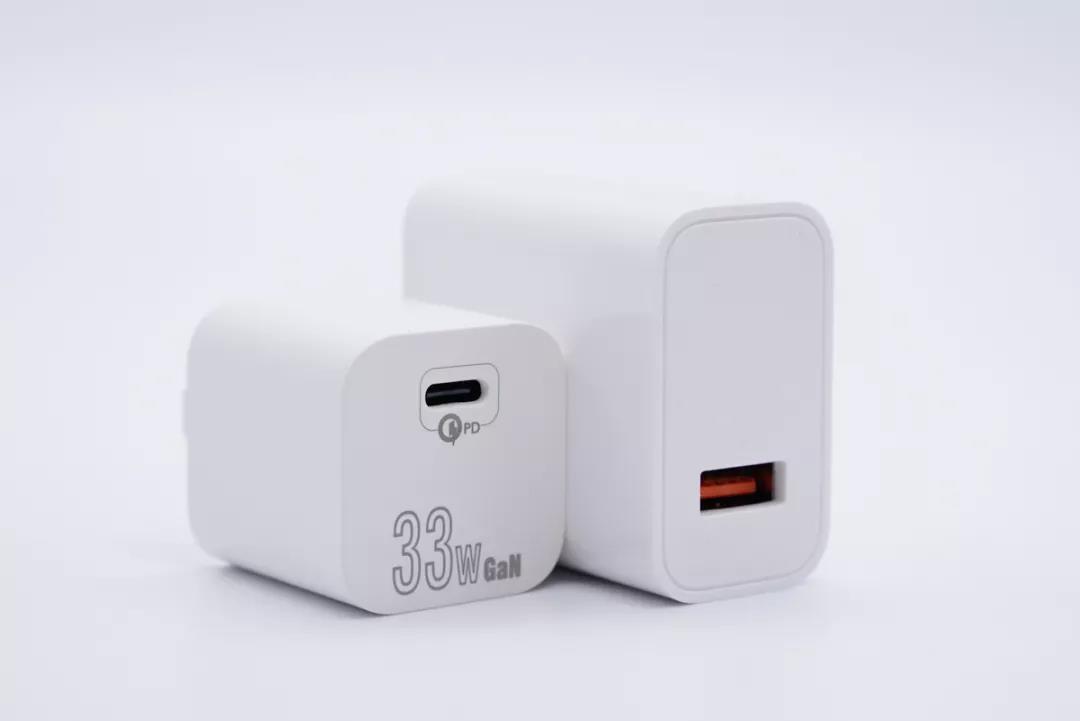 飞天鹰推出30W多协议快充充电器，支持多家低压直充协议