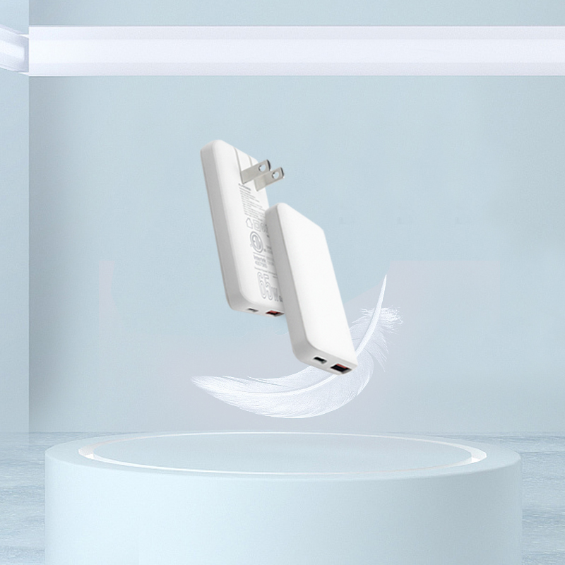 飞天鹰65W超薄氮化镓充电器小饼干浓缩造型，支持多种协议